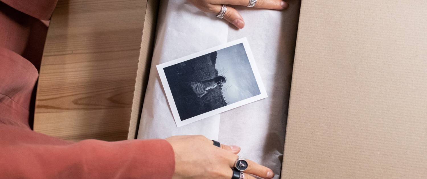 Packing photographs safely for professional digitization Packing photographs safely for professional digitization
